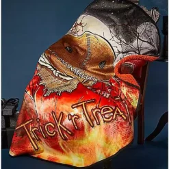 Round Sam Fleece Blanket - Trick 'r Treat -Creepy Decor Store 01591981 c